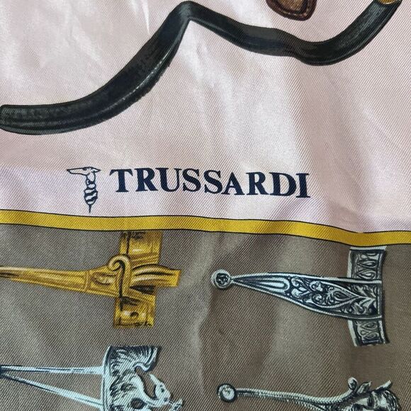 Lovely Vintage Trussardi Scarf  34 In Sq Very Good Condition - Picture 4 of 6